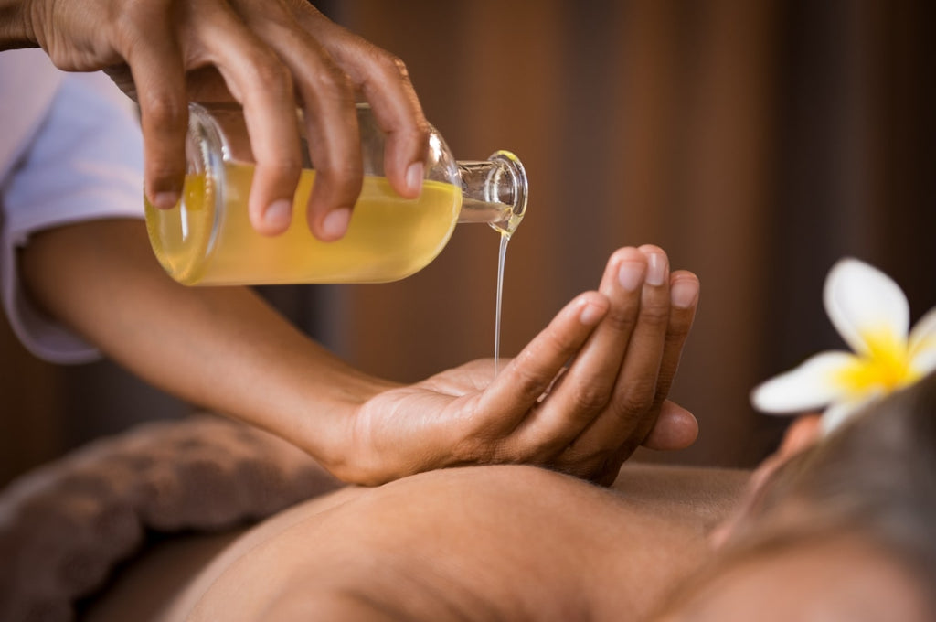 un massage de l'anus bien préparé et bien fait